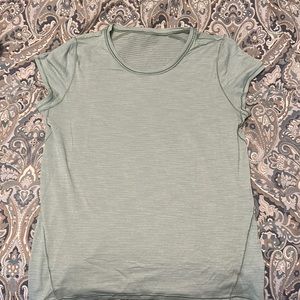 Lululemon women’s size 10 green tee